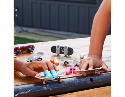 Mattel Hot Wheels fingerboard a boty 10,5 cm Flame Tamer