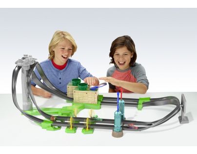 Mattel Hot Wheels Mario Kart dvojitý závodný okruh