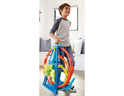 Mattel Hot Wheels track builder trojitá slučka