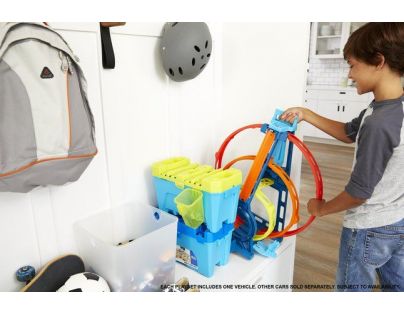 Mattel Hot Wheels track builder trojitá slučka