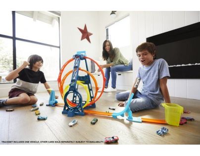 Mattel Hot Wheels track builder trojitá slučka