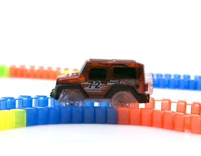 Mustar Dráha svietiace v tme s autíčkom s LED svetlom 165 dielikov - Poškodený obal