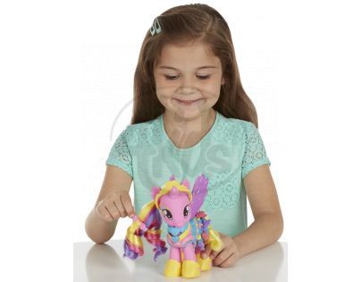 My Little Pony Kouzelný poník s oblečky a doplňky - Princess Cadance
