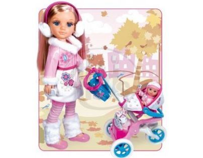 Famosa 6801 - Nancy na procházce se sestřičkou