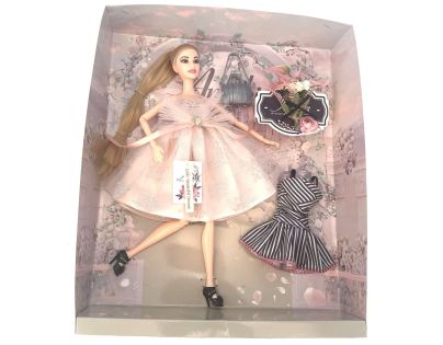 Bábika, ružové šaty