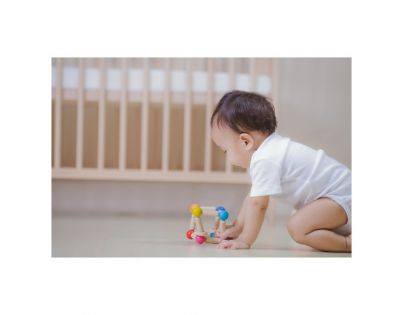 Plan Toys Tvarovacia hrkálka Štvorec