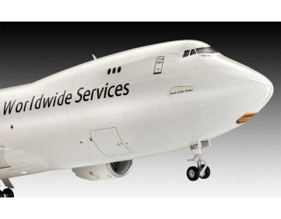 Revell Plastic ModelKit lietadlo Boeing 747-8F UPS 1: 144
