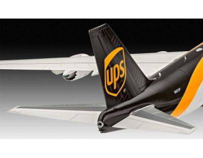 Revell Plastic ModelKit lietadlo Boeing 747-8F UPS 1: 144