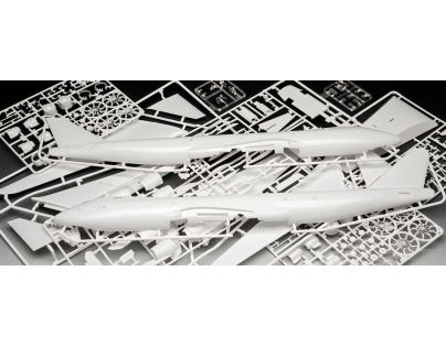 Revell Plastic ModelKit lietadlo Boeing 747-8F UPS 1: 144
