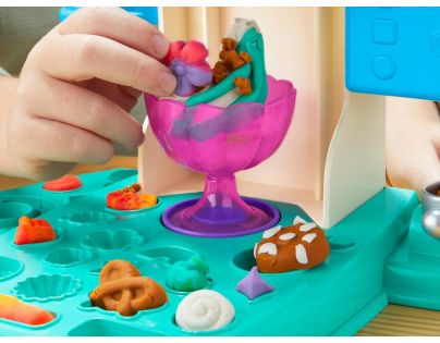 Play-Doh Zakrivená zmrzlináreň