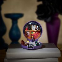 Mattel HXW25 Polly Pocket Zberateľská pocketka Addamsova rodina 4