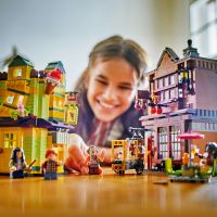 LEGO® Harry Potter™ 76452 Famfrpálové potreby a zmrzlináreň 5