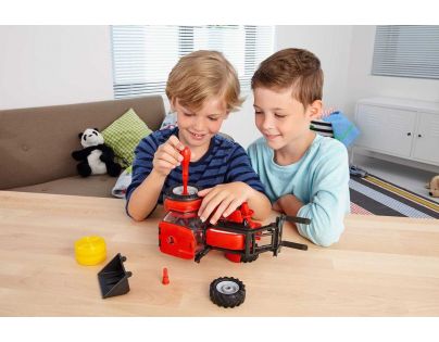 Revell Junior Kit traktor s figúrkou 1 : 20 červený