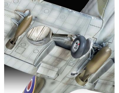 Revell Plastic ModelKit lietadlo Spitfire Mk.IXC 1 : 32