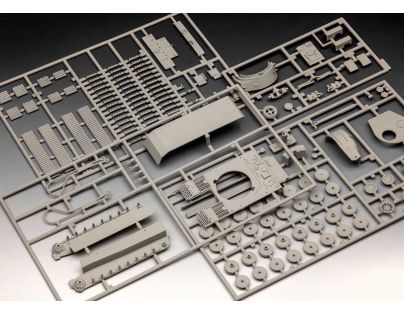 Revell Plastic ModelKit tank PzKpfw VI Ausf. H Tiger 1 : 72