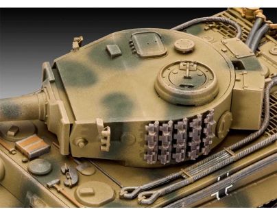 Revell Plastic ModelKit tank PzKpfw VI Ausf. H Tiger 1 : 72