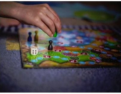 Samaja Zvedavá planéta komunikačná stolová hra