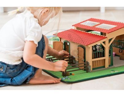 Schleich Stáj s příslušenstvím