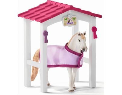 Schleich 42368 Stajňa s kobylou Lusitano