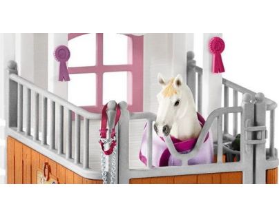 Schleich 42368 Stajňa s kobylou Lusitano