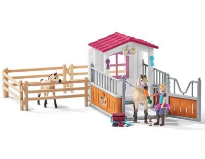 Schleich Stajňa s koňmi arabskými a ošetrovateľkou