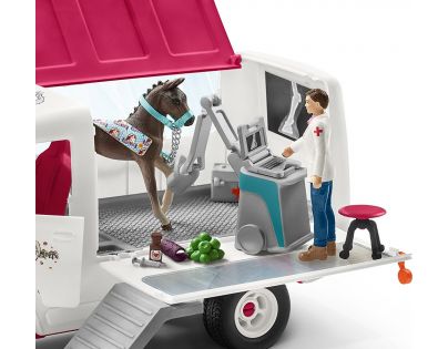 Schleich 42370 Mobilná veterinárna klinika s kobylou a ošetrovateľom