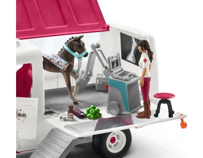 Schleich Horse Club Nová Mobilná veterinárna klinika s kobylou a ošetrovateľom - Poškodený obal