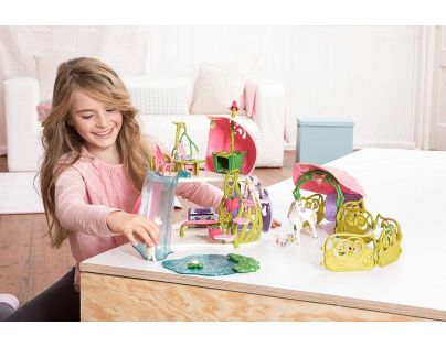 Schleich 42445 Trblietavý kvetinový dom s jednorožce, jazerom a stajní