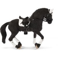 Schleich 42457 Turnajový žrebec frízskeho koňa