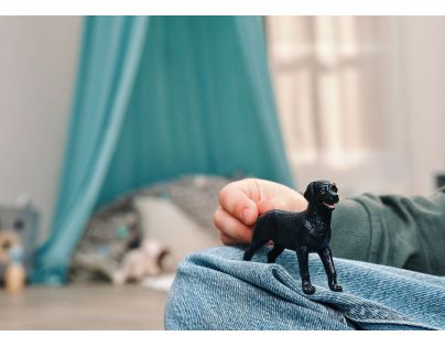 Schleich Zvieratko - čierna sučka labradorského retrievera