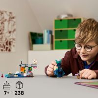 LEGO® Minecraft® 21274 Stretnutie so Strážcom 3