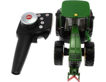 Siku Control Limitovaná edícia Traktor John Deere Príves s kmeňmi 1:32