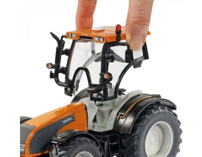 Siku Farmer Traktor Valtra so zadnou kosačkou 1:32