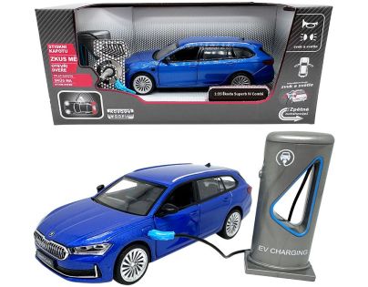 Sparkys 1:35 Škoda Superb IV Combi modrá + nabíjacia stanica