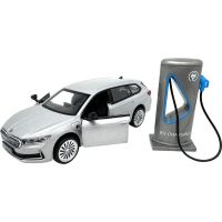 Sparkys 1:35 Škoda Superb IV Combi Striebrno šedá + nabíjacia stanica 3