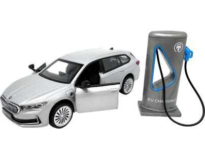 Sparkys 1:35 Škoda Superb IV Combi Striebrno šedá + nabíjacia stanica
