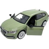 Sparkys 1:35 Škoda Superb IV Combi zelená 3