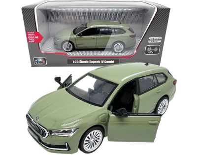 Sparkys 1:35 Škoda Superb IV Combi zelená