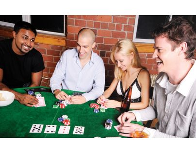 Sparkys Klasické hry – 2 balíčky hracích kariet a 5 kociek