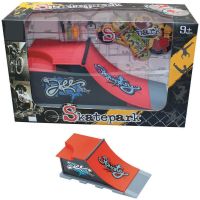 Sparkys Skatepark + skateboard E