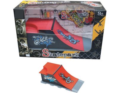 Sparkys Skatepark + skateboard E