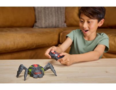 Spin Master HEX Bots RC tarantula lezúca po stenách