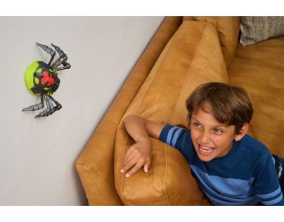 Spin Master HEX Bots RC tarantula lezúca po stenách