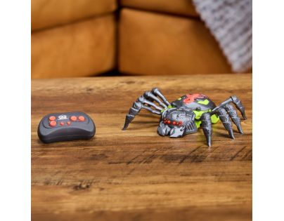 Spin Master HEX Bots RC tarantula lezúca po stenách