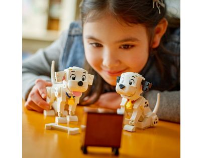 LEGO® Disney 43271 Šteniatka Šťastko a Penny z filmu 101 dalmatíncov