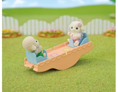 Sylvanian Families Dúhový škôlkový autobus 744