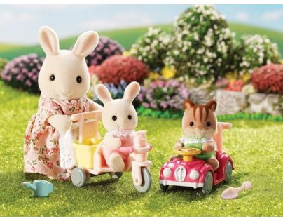 Sylvanian Families Mamička biely králik s hrajúcimi sa mláďatami