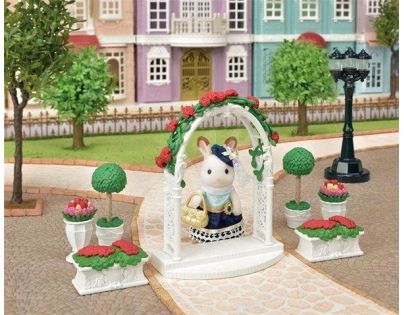 Sylvanian Families Mesto kvetinová výzdoba s bránou