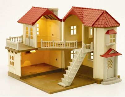 Sylvanian Families Městský patrový dům se světly a příslušenstvím - Poškozený obal