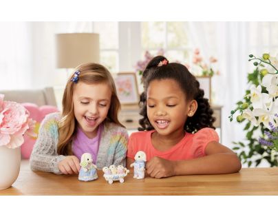 Sylvanian Families Rodina Flora králiky s trojčatami